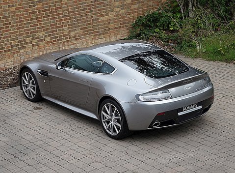 Aston Martin V8 Vantage S 9