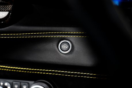 Ferrari 488 SPIDER. CARBON INTERIOR. PASSENGER DISPLAY. LIFT. CARPLAY. FRONT END PPF. 35