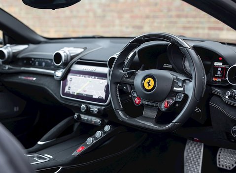 Ferrari GTC4 Lusso T 11