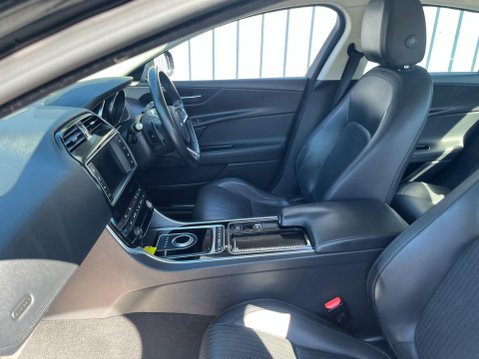 Jaguar XE 2.0i Portfolio Auto Euro 6 (s/s) 4dr 37