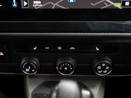 Volkswagen Transporter 2.0 TDI T32 Highline Kombi Double Cab 5dr Diesel DSG FWD SWB Euro 6 (s/s) ( 11