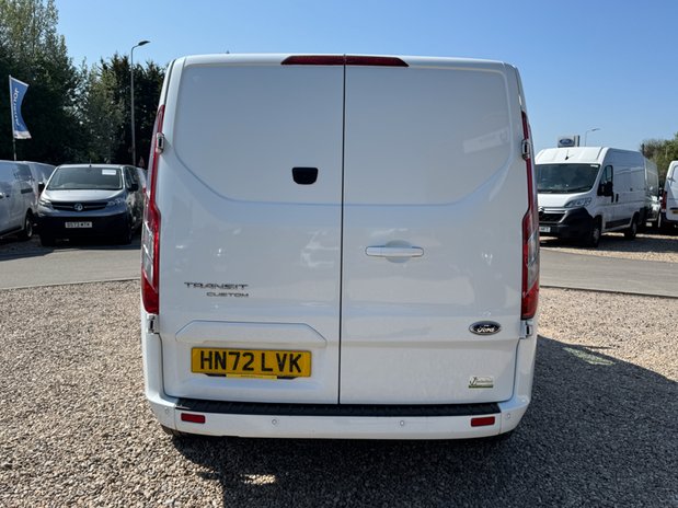 Ford Transit Custom Crew Cab AUTO SWB L1H1 Limited 320 A/C Alloys Cam Nav Sensors EURO 6 8