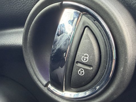 Mini Hatchback 1.5 Cooper Sport II 3dr 32