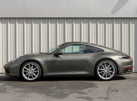 Porsche 911 Carrera (992) 2