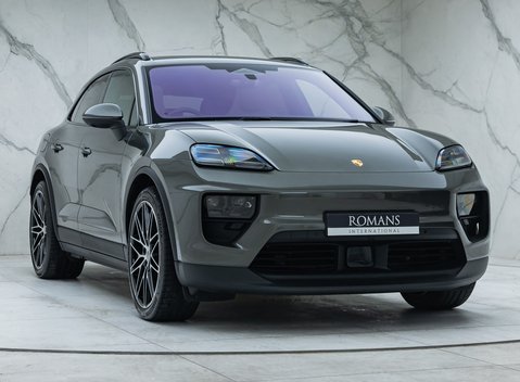 Porsche Macan 4 Electric 9