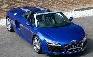 Audi R8 V10 Spyder 8