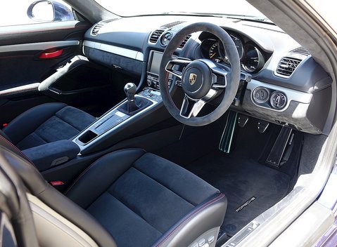 Porsche Cayman GT4 13