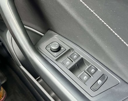 Volkswagen T-Roc 1.5 T-Roc R-Line TSI Semi-Auto 5dr 61