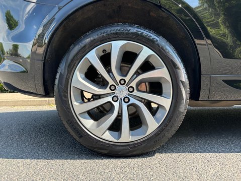 Land Rover Discovery Sport R-DYNAMIC HSE MHEV 10