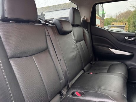 Nissan Navara 2.3 Navara Tekna dCi 4WD 5dr 28