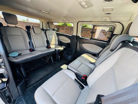 Ford Tourneo Custom 2.0 310 EcoBlue Titanium Minibus Double Cab 5dr Diesel Auto L2 Euro 6 (s/s) 4