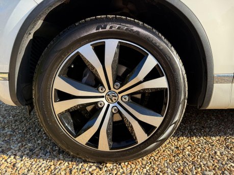 Volkswagen Touareg 3.0 TDI V6 BlueMotion Tech R-Line Tiptronic 4WD Euro 6 (s/s) 5dr 13
