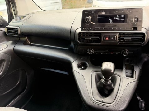 Vauxhall Combo 1.5 Turbo D 2000 Dynamic Panel Van 4dr Diesel Manual L1 H1 Euro 6 (100 ps) 26