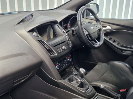 Ford Focus 2.3T EcoBoost RS Hatchback 5dr Petrol Manual AWD Euro 6 (s/s) (350 ps) 17