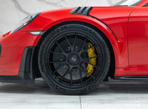 Porsche 911 GT2 RS Weissach (991) 37