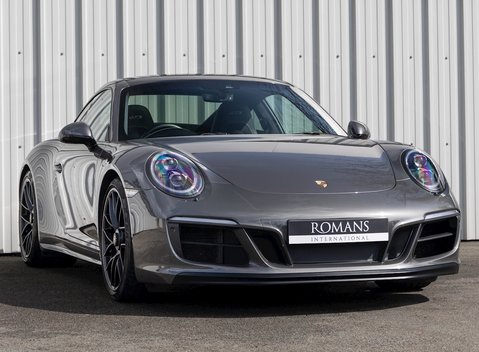 Porsche 911 Carrera GTS (991.2) 1