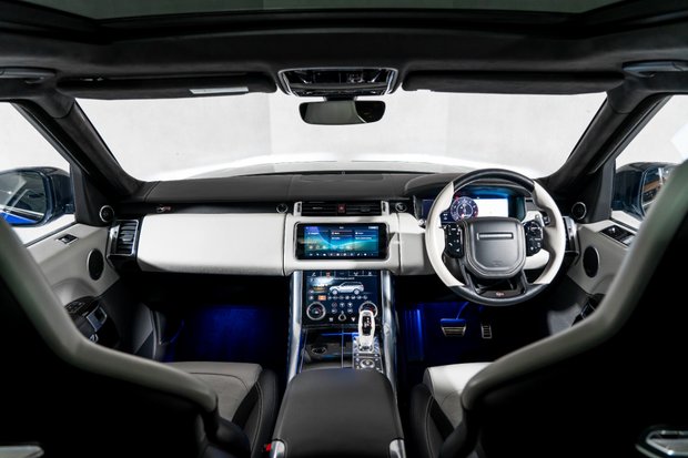 Land Rover Range Rover Sport SVR URBAN EDITION. URBAN EDITION. FIXED SIDE STEPS. PANO ROOF. PIXEL LEDS. 2