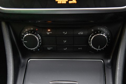 Mercedes-Benz GLA Class GLA 180 URBAN EDITION 31