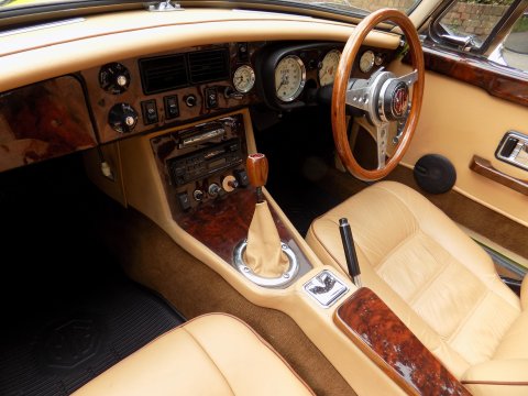 MG B ROADSTER 24