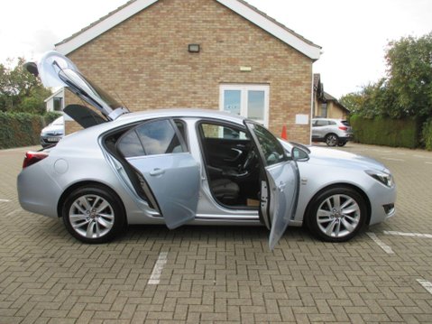 Vauxhall Insignia 1.8 16V SRi Euro 5 5dr 9
