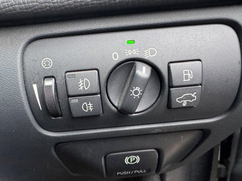 Volvo XC60 2.4 D5 SE Lux Geartronic AWD Euro 4 5dr 19