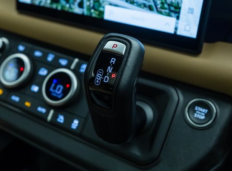 Land Rover Defender 110 D250 X-DYNAMIC HSE 26