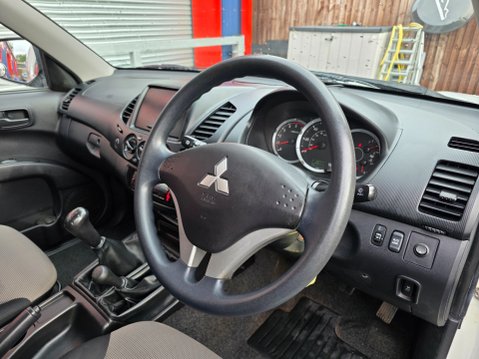 Mitsubishi L200 DI-D 4X4 4LIFE CLUB CAB 15