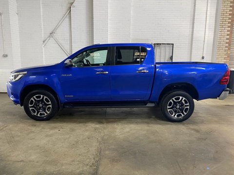 Toyota Hilux INVINCIBLE 4WD D-4D DCB 8