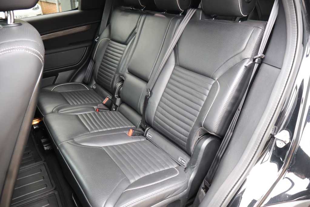 Land Rover Discovery R-DYNAMIC HSE MHEV 7 seater genuine Land Rover seats  18