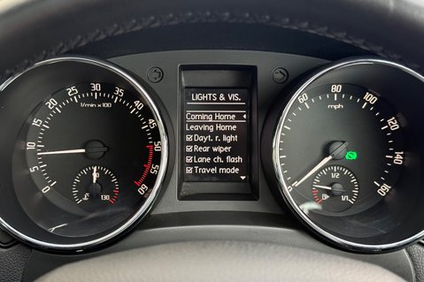Skoda Yeti Outdoor LAURIN AND KLEMENT TDI DSG - RARE CAR - PAN ROOF -APPLE CARPLAY -8 SERVICES 37