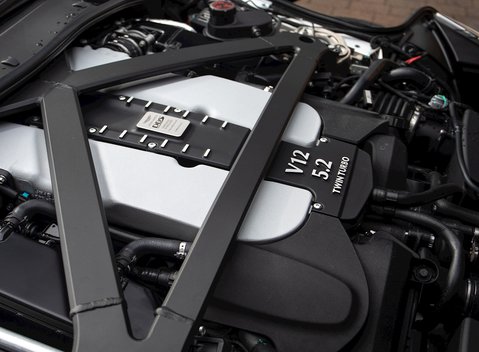 Aston Martin DBS Superleggera 32