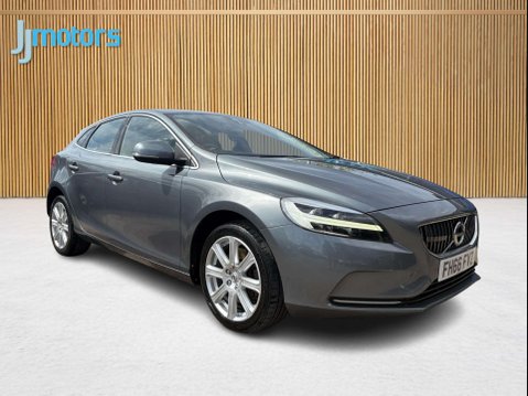 Volvo V40 1.5 T2 Inscription Hatchback 5dr Petrol Auto Euro 6 (s/s) (122 ps) 17