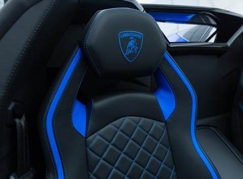 Lamborghini Aventador S LP 740-4 ROADSTER 18