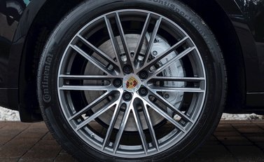 Porsche Macan Turbo 10