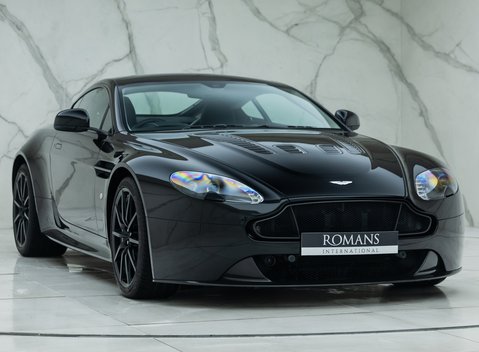 Aston Martin V12 Vantage S Coupe 8