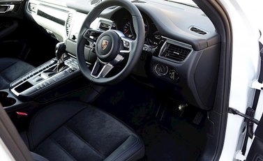 Porsche Macan GTS 16