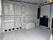 Peugeot Boxer 333 L1 H1 120 ps BlueHdi Professional - Sat Nav & Air Con 9