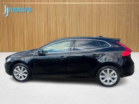 Volvo V40 2.0 D3 Inscription Hatchback 5dr Diesel Auto Euro 6 (s/s) (150 ps) 23