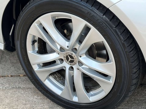 Mercedes-Benz E Class 2.1 E220 BlueEfficiency AvantGarde CDi Auto 4dr 10