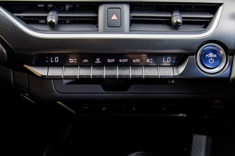 Lexus Ux 250H 34