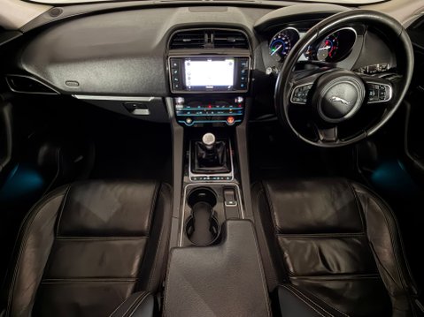 Jaguar F-Pace PRESTIGE AWD 12