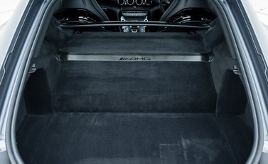 Mercedes-Benz AMG GT R Premium 38