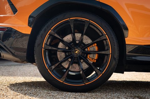 Lamborghini Urus V8 12