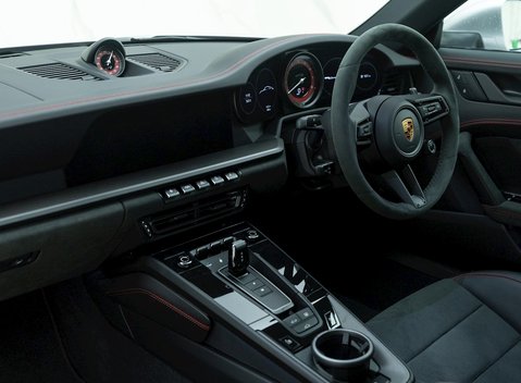 Porsche 911 (992) Carrera 4 GTS 15