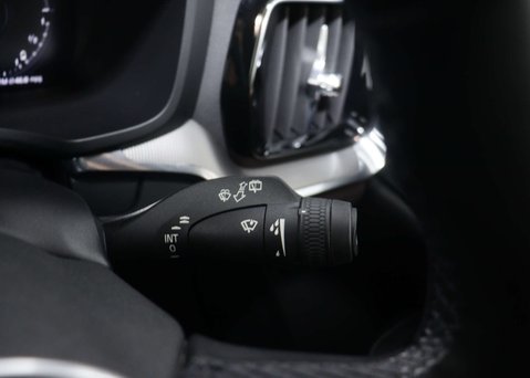 Volvo V60 2.0 V60 R-Design T6 Recharge AWD Auto 4WD 5dr 39