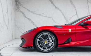 Ferrari 812 Competizione 30