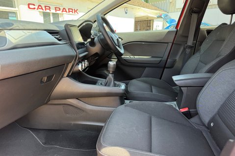 Renault Captur ICONIC TCE.. 3 MAIN DEALER SERVICES.. 1 PREVIOUS KEEPER.. STUNNING EXAMPLE 20
