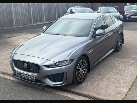 Jaguar XE 2.0 XE R-Dynamic S D Auto 4dr 29