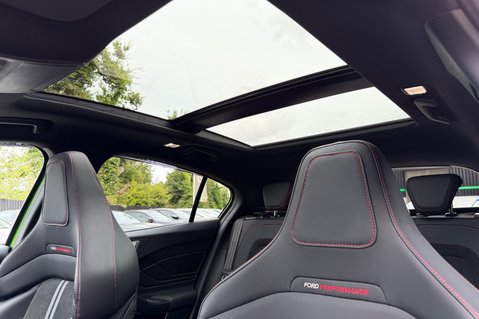 Ford Focus ST -PAN ROOF -PARKING/PERFORMANCE/ASSIST PACKS -HUD -B&O - MEAN GREEN 4