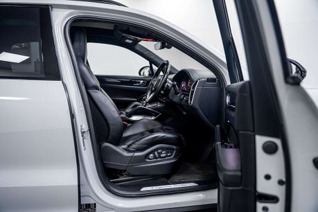 Porsche Cayenne 4.0T V8 GPF Turbo SUV 5dr Petrol TiptronicS 4WD Euro 6 (s/s) (550 ps) 28